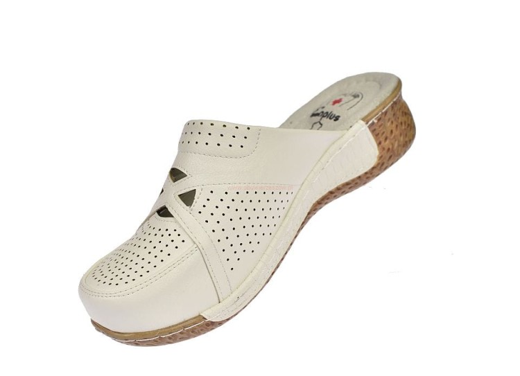 Białe klapki medyczne damskie Enplus na koturnie R1901-2.jpg