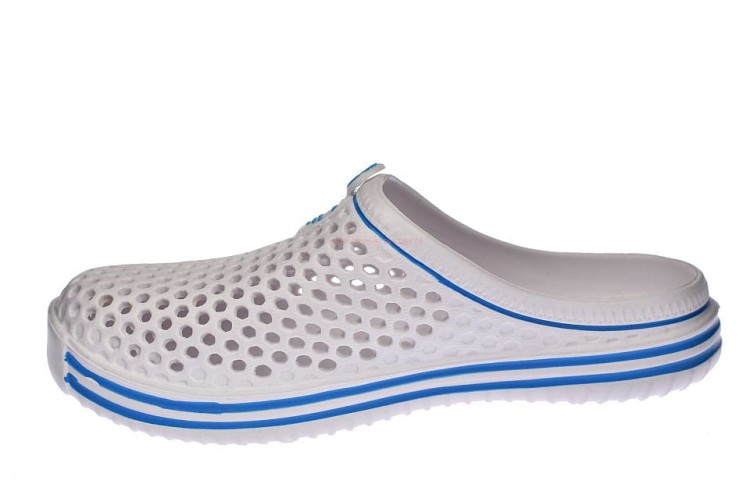 Białe klapki damskie z pianki EVA – widok z boku
