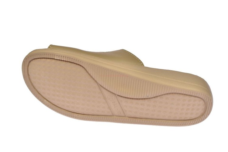 Wygodne klapki masujące z kolcami – zastosowanie domowe i medyczne