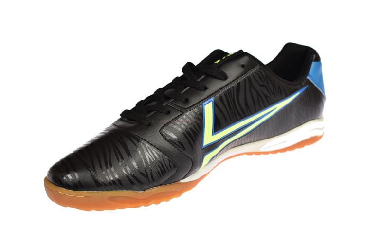 jakie buty do piłki wybrać na halę sportową 510-S7658.jpg