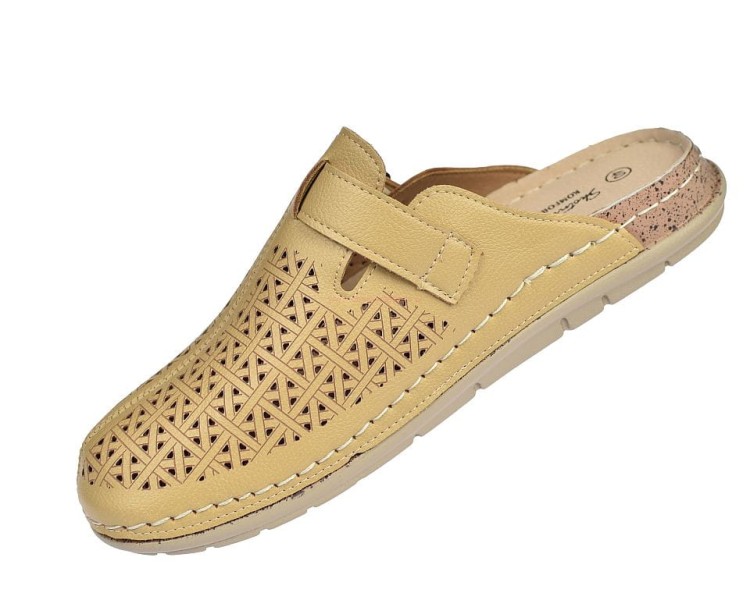 Letnie klapki w kolorze czarnym z paskiem i klamrą