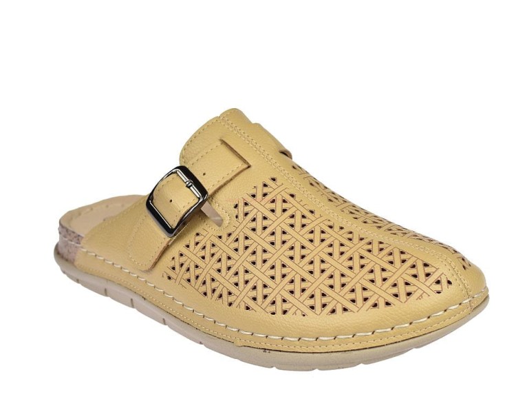 Przód klapek damskich Skotnicki KL-3-4031 z ażurową cholewką z eko skóry.jpg