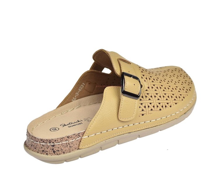 alt="Antypoślizgowa podeszwa klapek damskich Skotnicki KL-3-4031 – widok od spodu"