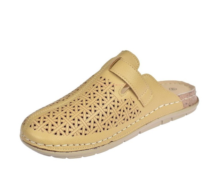 Beżowe klapki damskie Skotnicki KL-3-4031 – widok z góry na obuwie.jpg