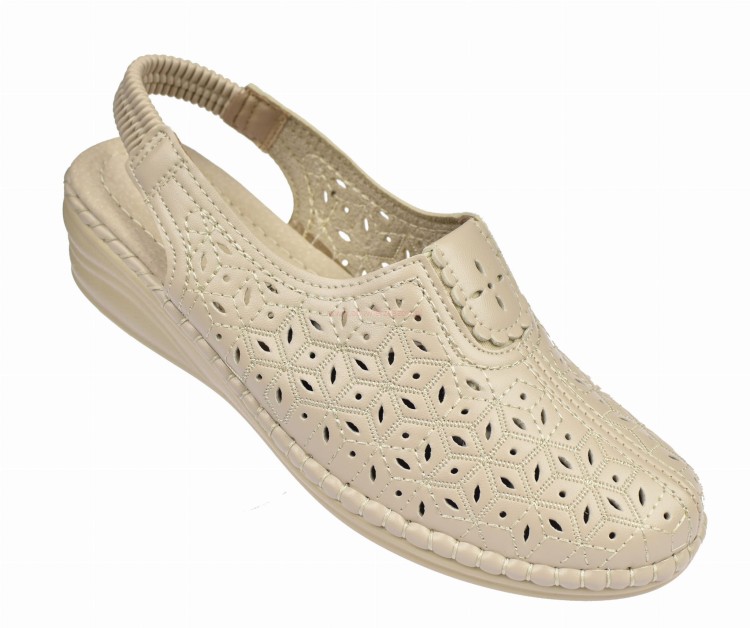 Sandały damskie Skotnicki S-3-0638 z ażurową cholewką i zakrytymi palcami na koturnie