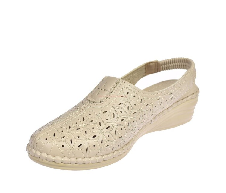 Ażurowa cholewka z miękkiego materiału – szczegółowy widok sandałów Skotnicki S-3-0638