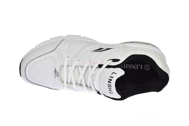 Buty sportowe A8358 białe – zbliżenie na cholewkę z eko-skóry