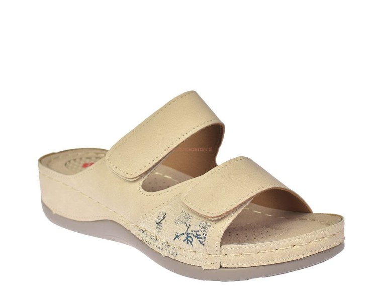 Wkładka na ostrogi piętowe w damskich klapkach Skotnicki – zbliżenie na wycięcie pod piętą