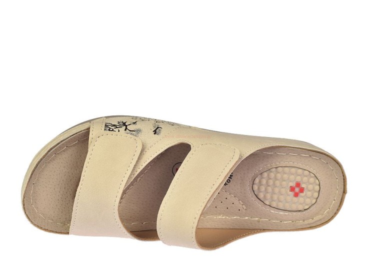 Klapki damskie z paskami na rzepy i skórzaną wkładką profilowaną – zbliżenie na detal