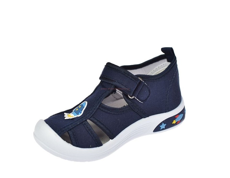 Tenisówki na rzepy wycinane z białą podeszwą.