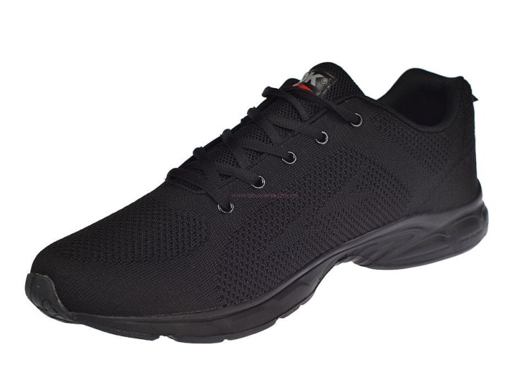 Zbliżenie na sznurowanie butów sportowych DK Flaxer