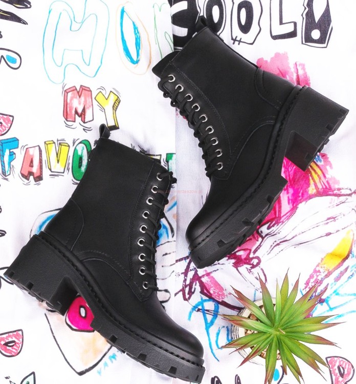 Czarne botki damskie sznurowane na 9 dziurek i na suwak