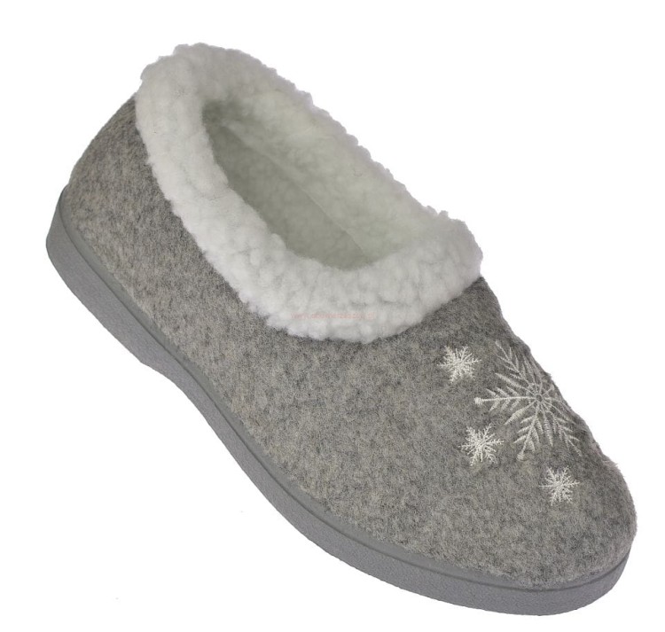 Kapcie damskie B041 jasny popiel – ocieplane bambosze filcowe z haftem