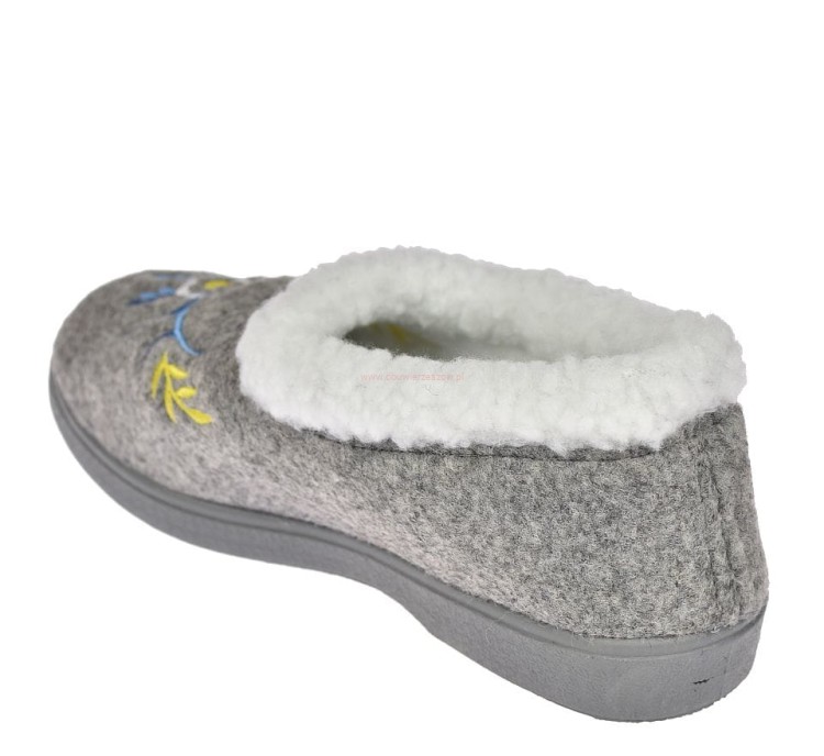 Ocieplane kapcie damskie B040 – wsuwane bambosze jasno szare z haftem