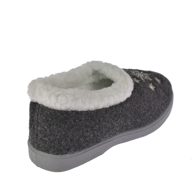 Damskie kapcie B041 szare – odwijane futerko i ozdobny haft na przodzie cholewki