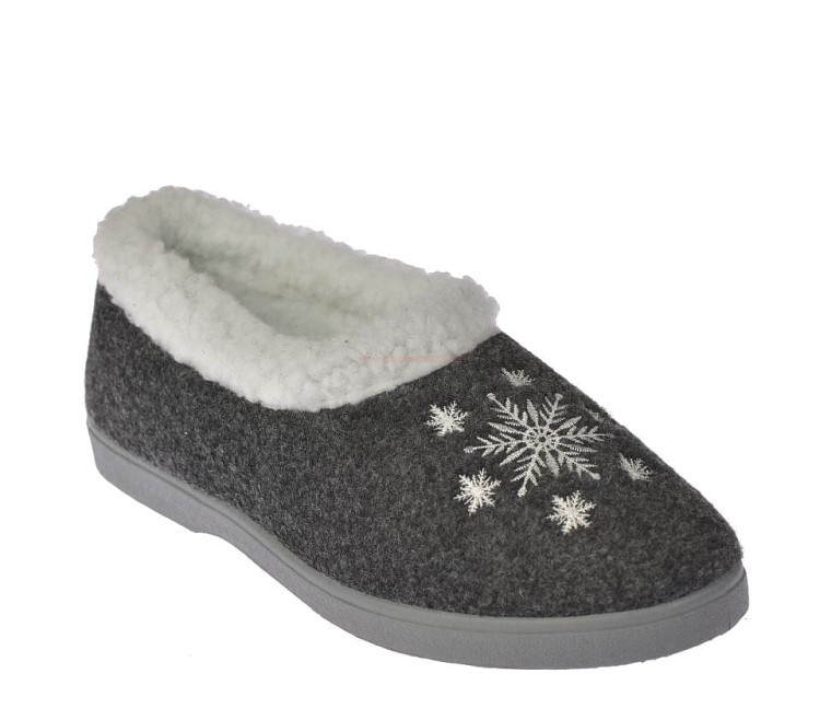 Damskie kapcie B041 szare – stylowe bambosze filcowe z haftem i futerkiem