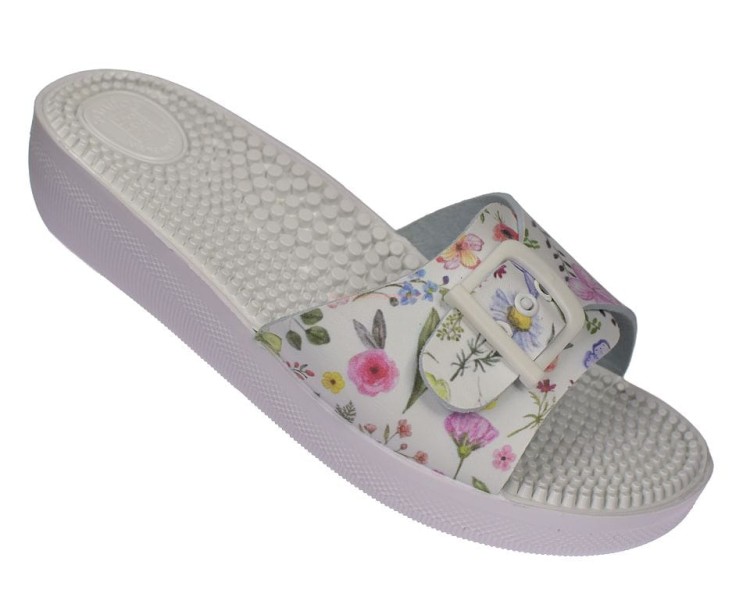 Klapki damskie Sanitas FP-01 z kolcami masującymi stopy – widok z boku