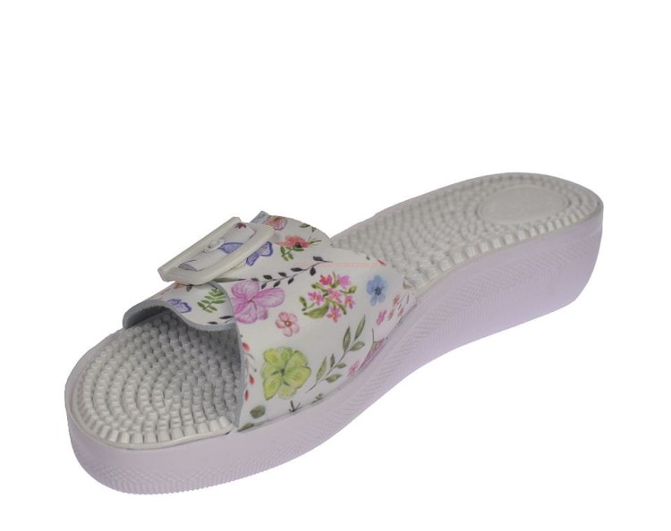 Klapki damskie z kolcami masującymi stopy