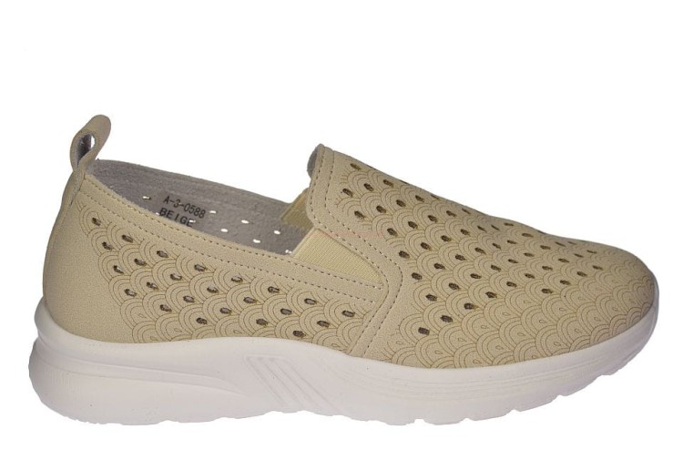 Beżowe buty damskie Skotnicki slip on z ażurową cholewką, wygodne obuwie codzienne na spacer po mieście