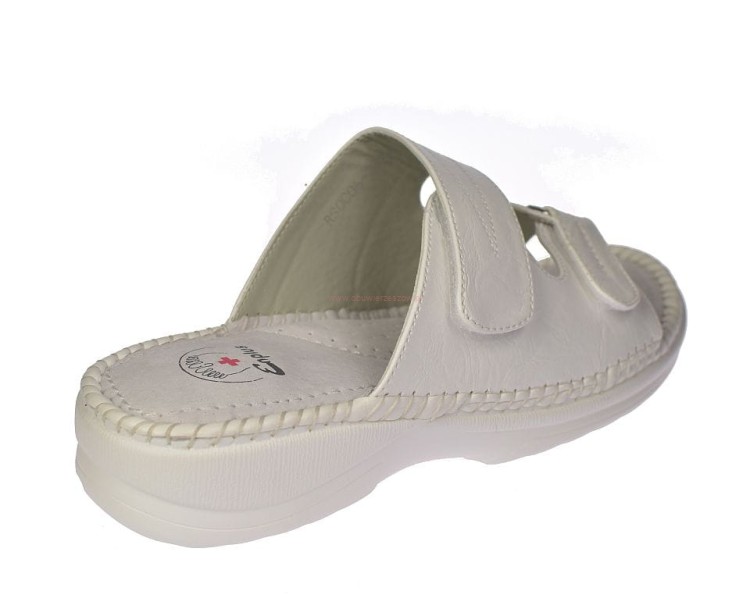 Białe klapki dla pielęgniarek i personelu medycznego