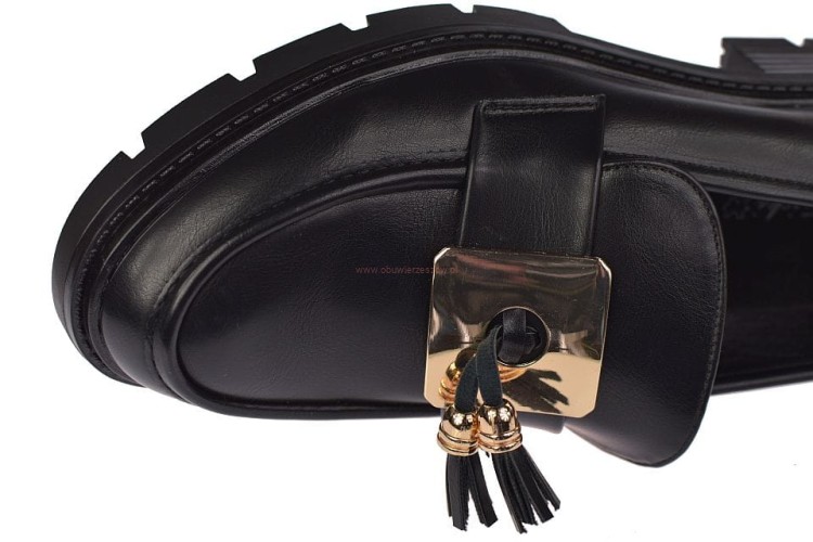 Modne czarne loafersy damskie wiosna jesień