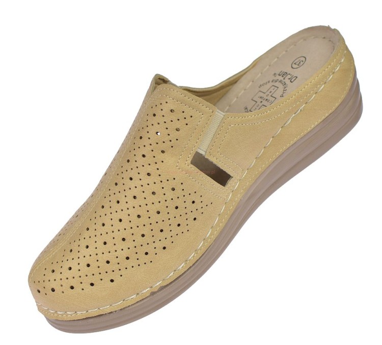 Zakryte palce beżowych klapek dr Jan MD26-74