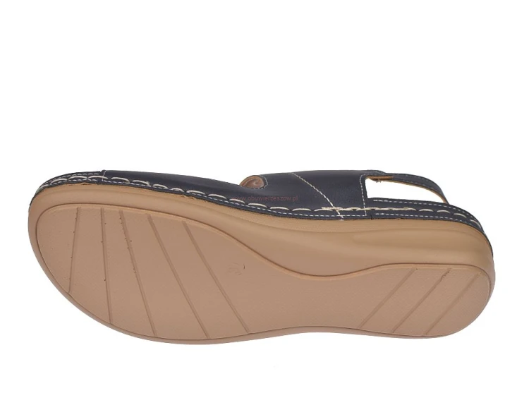 podeszwa w sandałach damskich na ostrogi piętowe