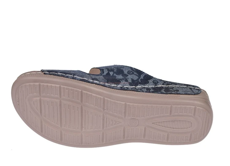 Lekka podeszwa w klapkach damskich na rzepy