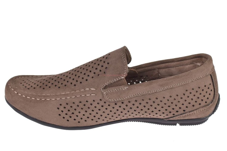 Widok z boku brązowych mokasynów męskich wsuwanych