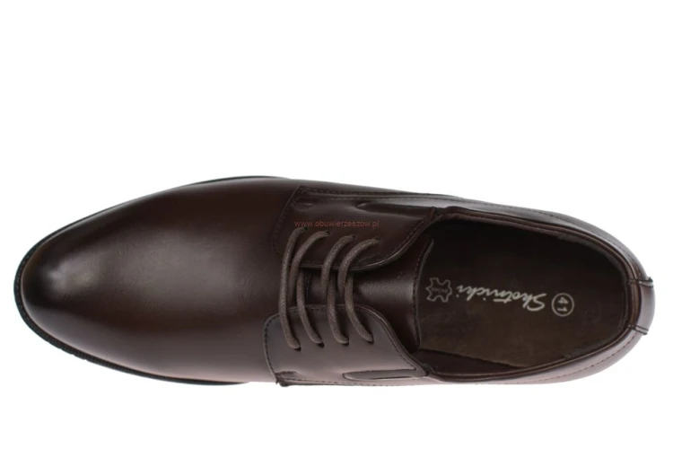 Brązowe buty męskie do garnituru eleganckie widok z góry