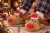 Kapcie damskie pluszowe renifery na nogach w pokoju